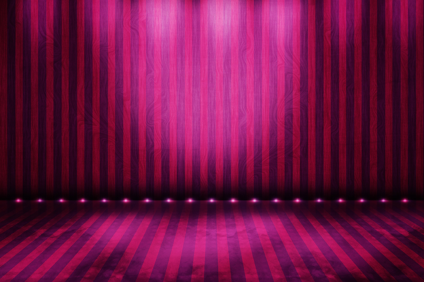 Ảnh nền sân khấu kích thước 1400x933 màu hồng miễn phí để tải về và sử dụng cho các buổi biểu diễn của bạn. Với kích thước lớn và màu sắc đẹp mắt, đây là lựa chọn tốt nhất để làm nổi bật các nội dung trên sân khấu.