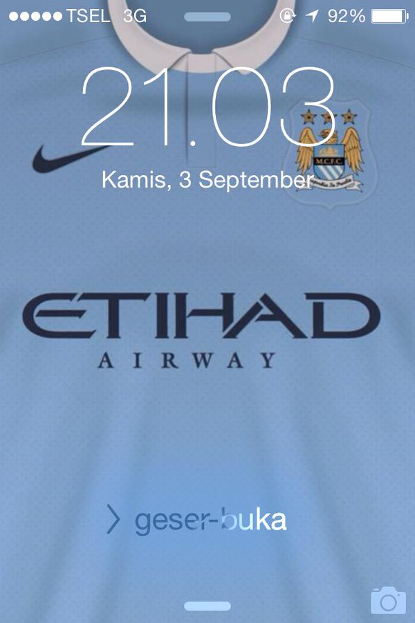 On iPhone Wallpaper Manchester City Home Kit