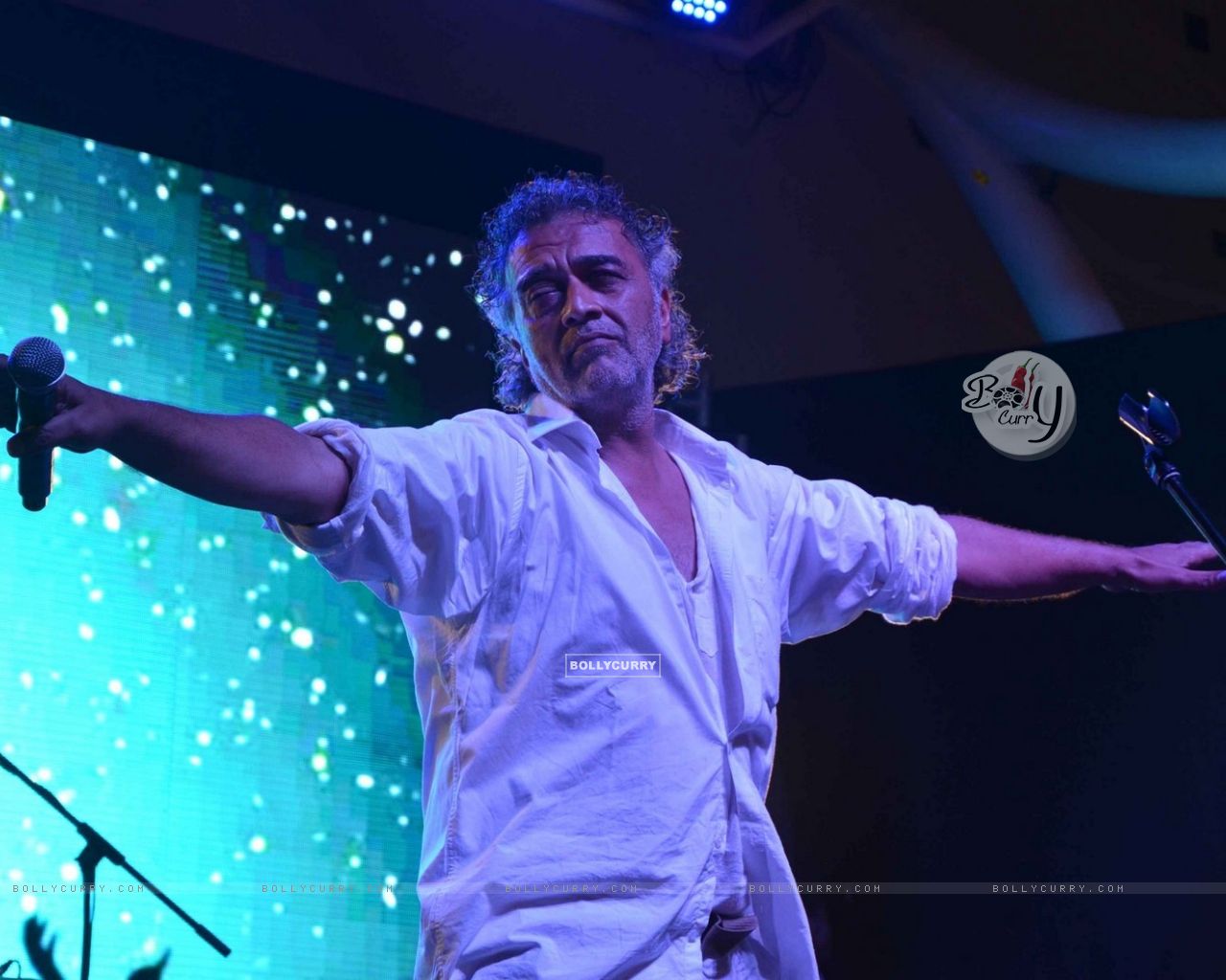 Wallpaper Lucky Ali Performs At A Music Concert In Mumbai