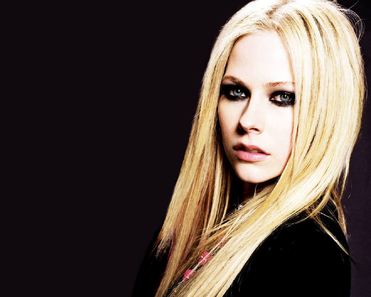 Avril Lavigne Pictures HD Dekstop Wallpaper