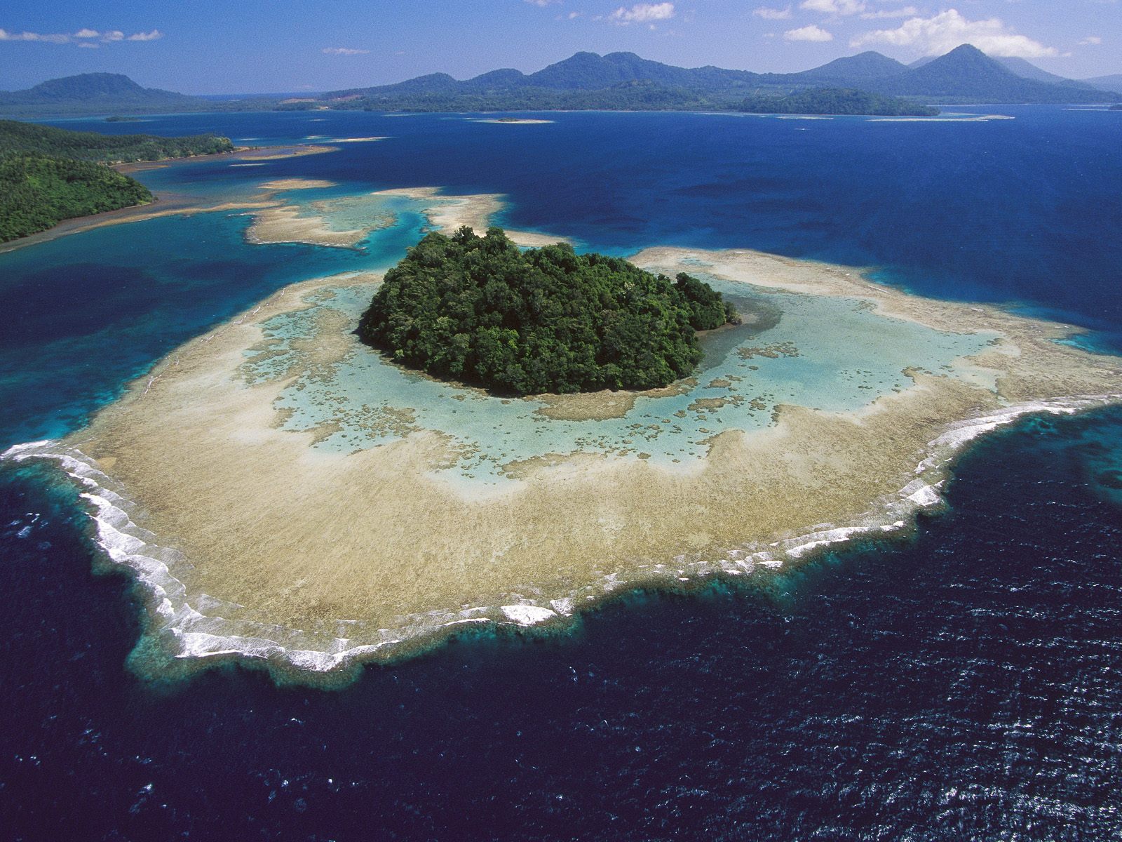 Ocean Forests Islands Beaches Papua New Guinea Wallpaper