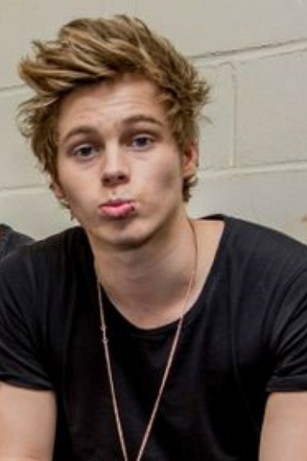 Luke Hemmings HD Wallpaper For Android Appszoom