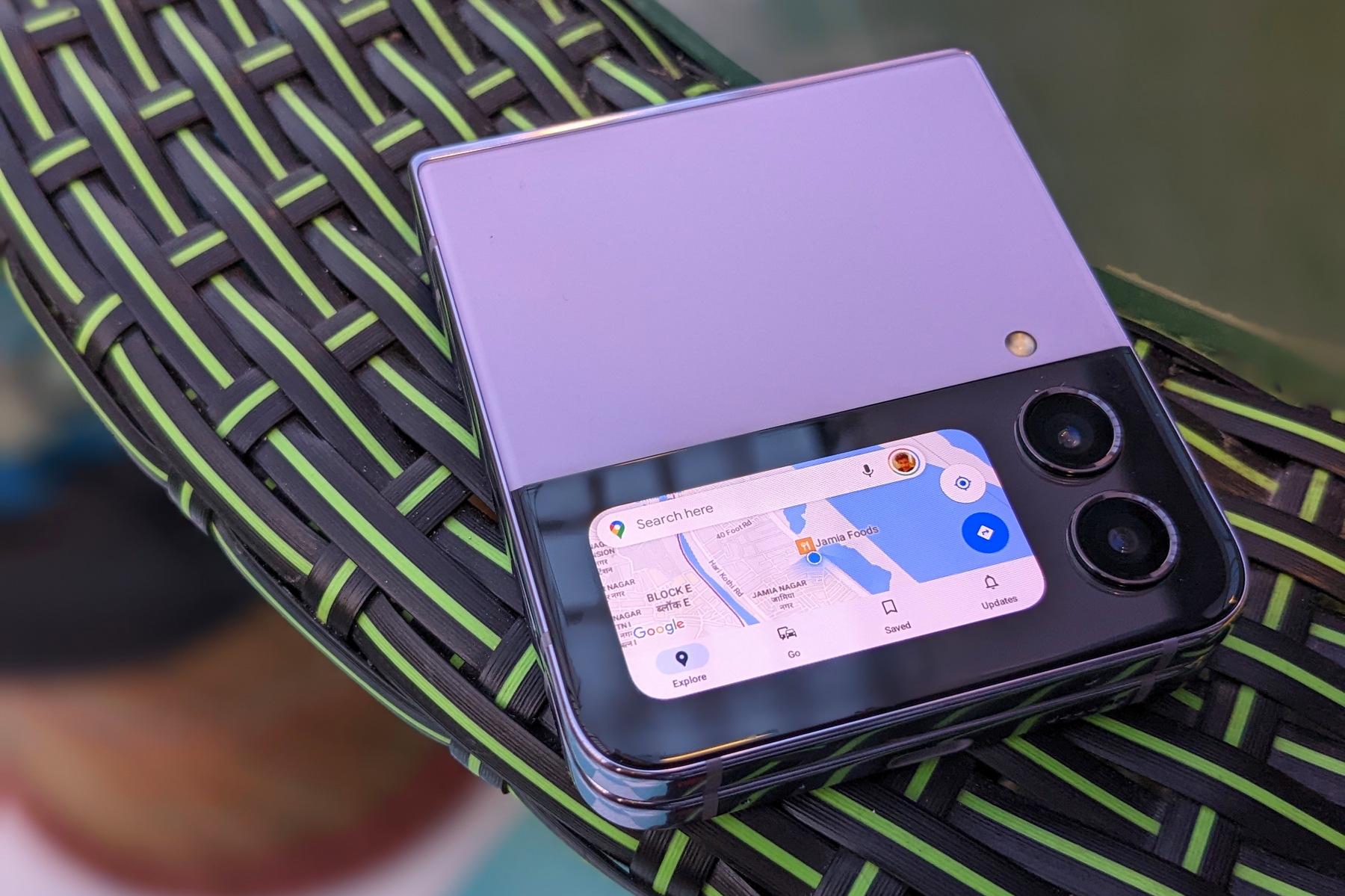 This App Supercharges The Galaxy Z Flip S Cover Screen Digital