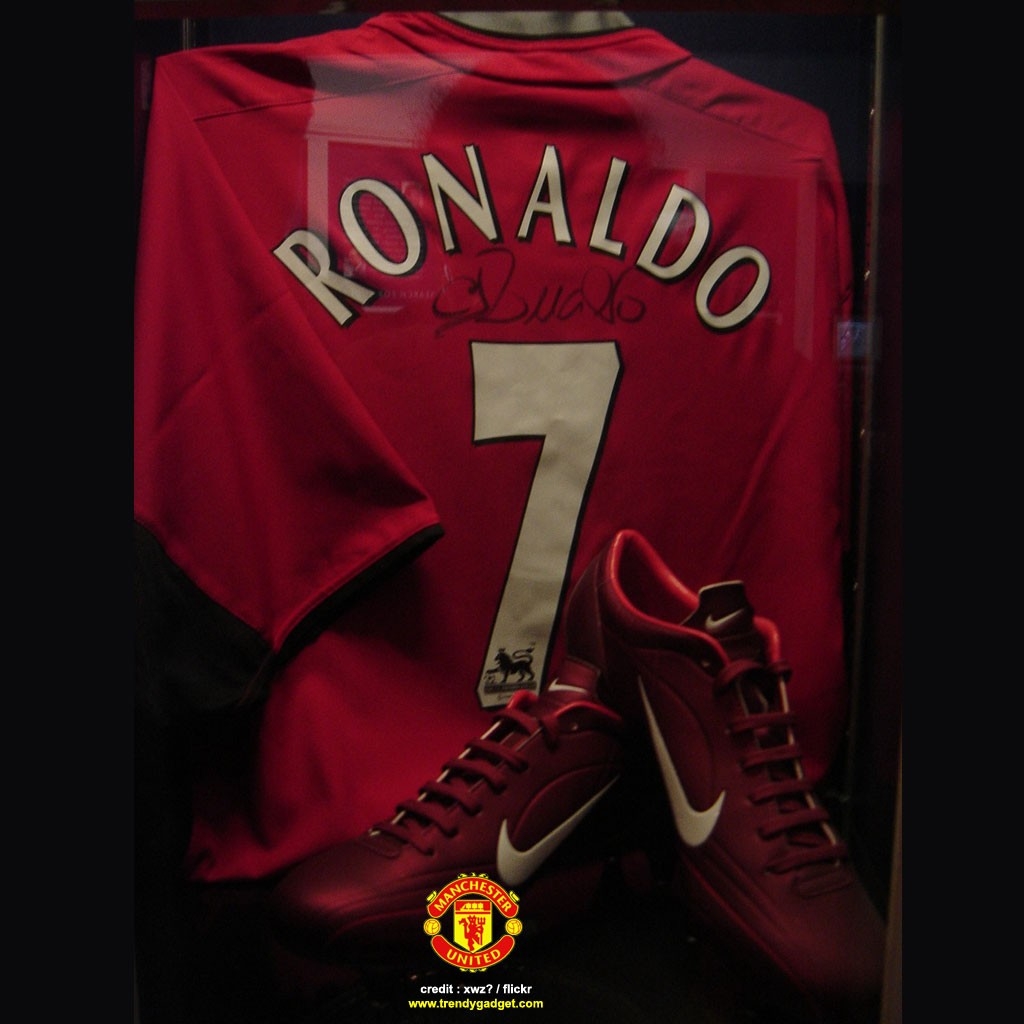 Cristiano Ronaldo Number iPad Wallpaper Jpg