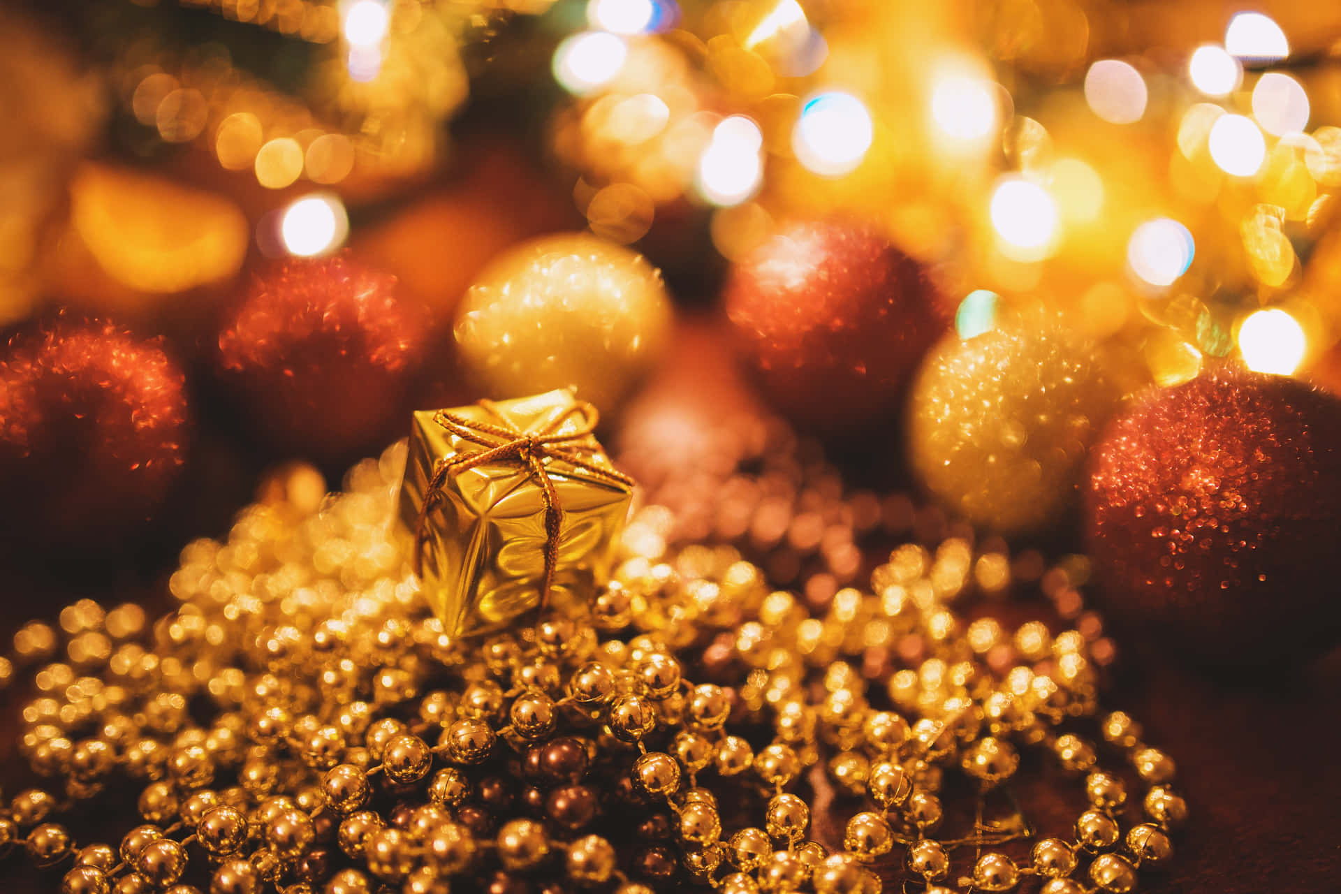 Gold Christmas Wallpaper