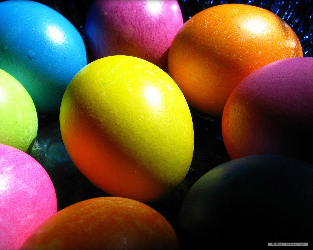 Wallpaper Easter Eggs Episode