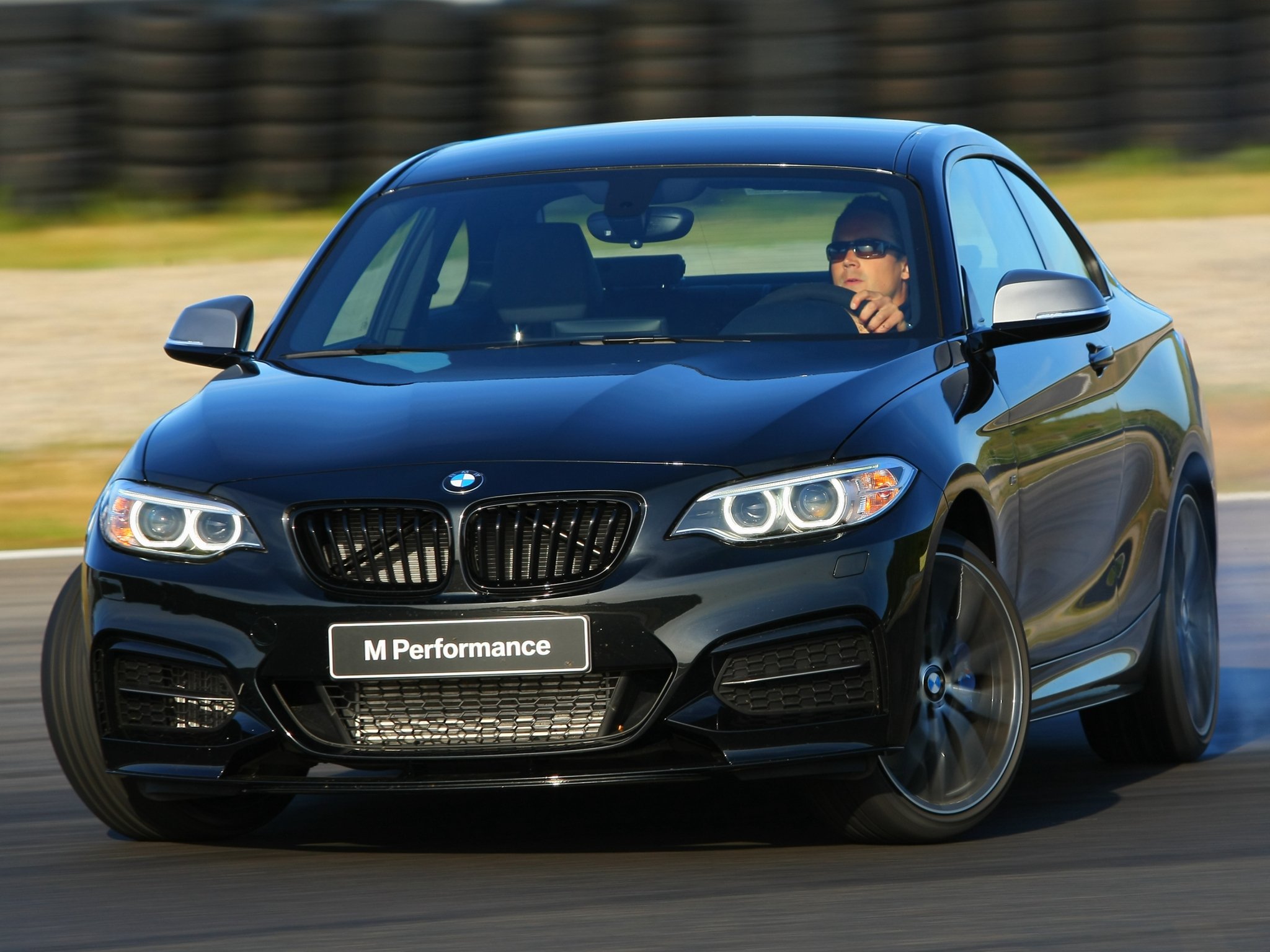 Bmw M235i Coupe Track Edition F22 De Wallpaper Background