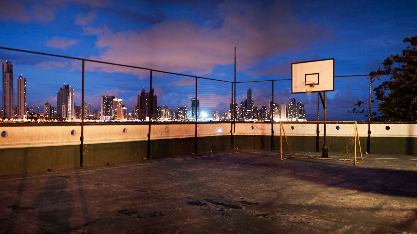 Displaying Image For Street Basketball Court Wallpaper