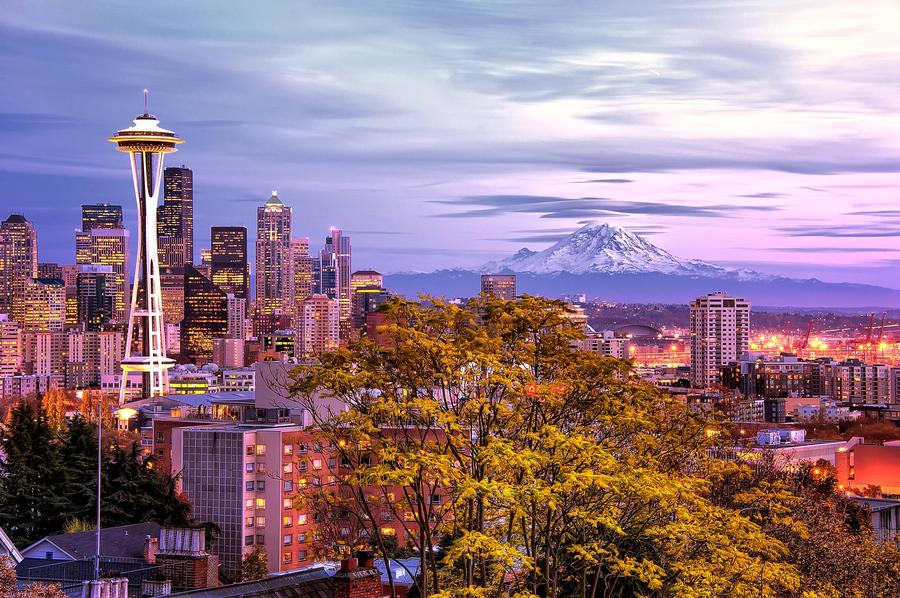 Seattle Skyline Space Needle With Mt Rainier In The Background