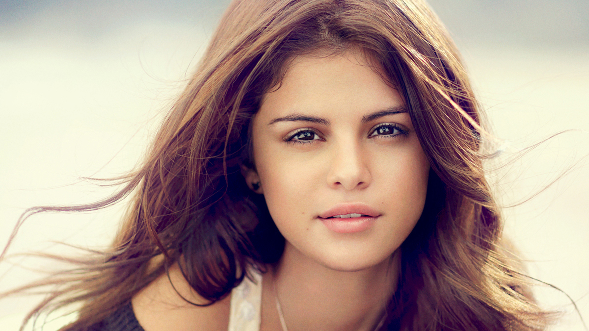 Selena Gomez Cute Eye Look Background Puter Image HD
