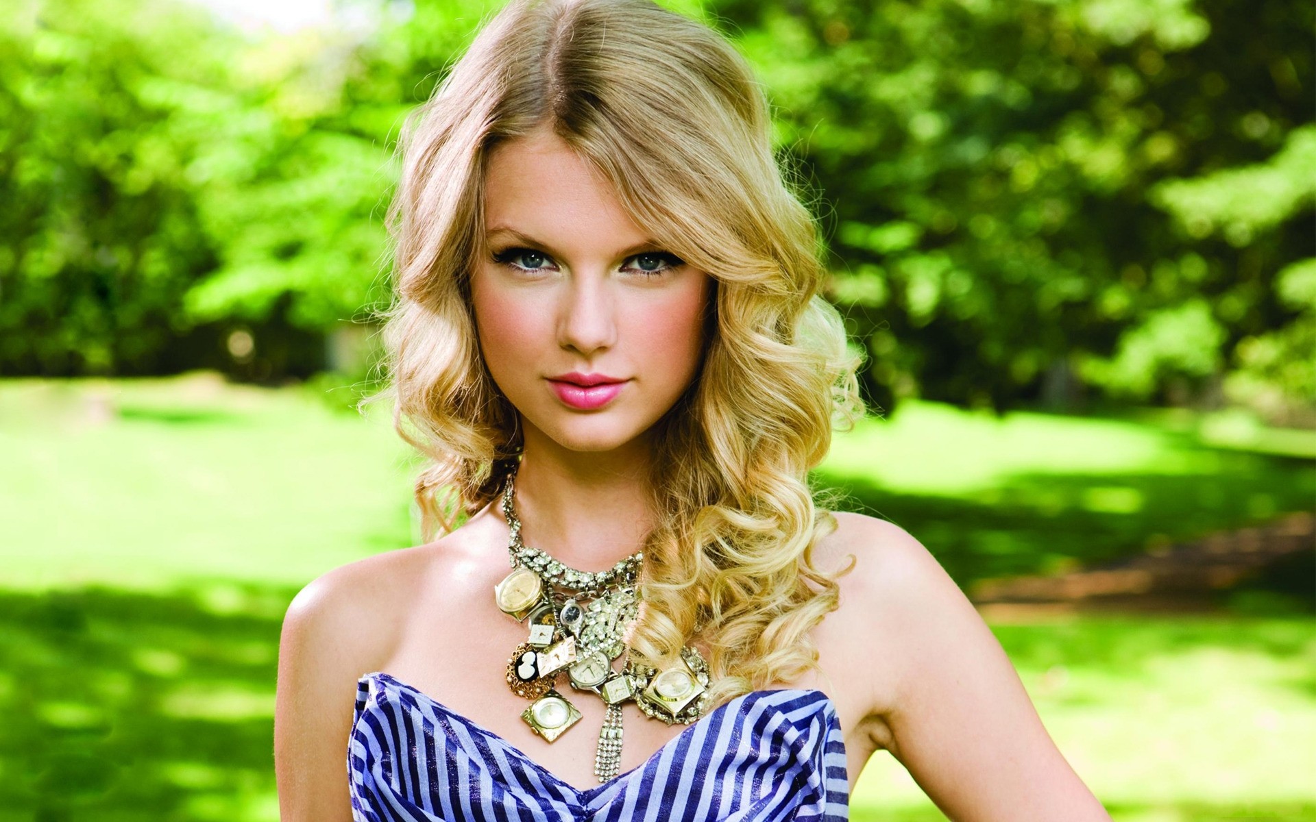 Taylor Swift Puter Desktop Wallpaper