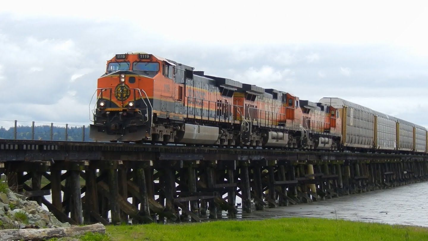 A Little To The Right Bnsf Es44ac