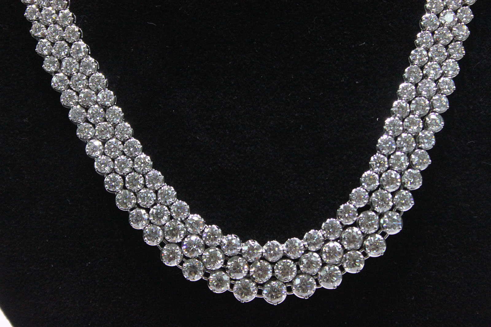 18k Handcrafted Diamond Necklace With Carat Total