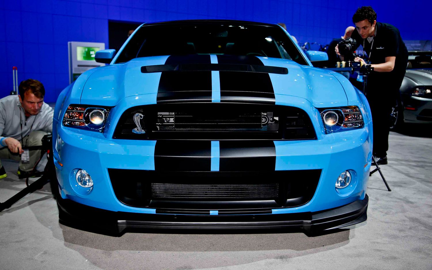 Cars Next Ford Shelby Gt500 Wallpaper