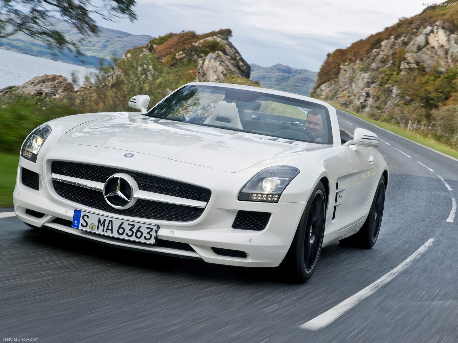 2013 Mercedes Benz SLS AMG GT Roadster White Wallpapers HD 9