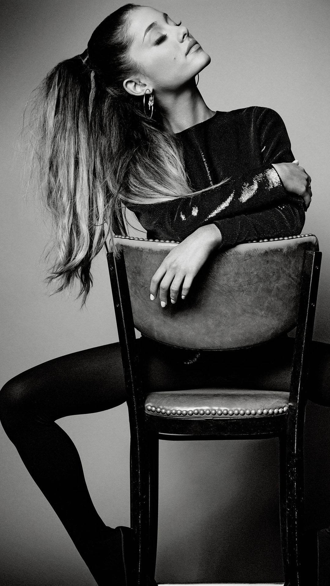Ariana Grande Wallpaper