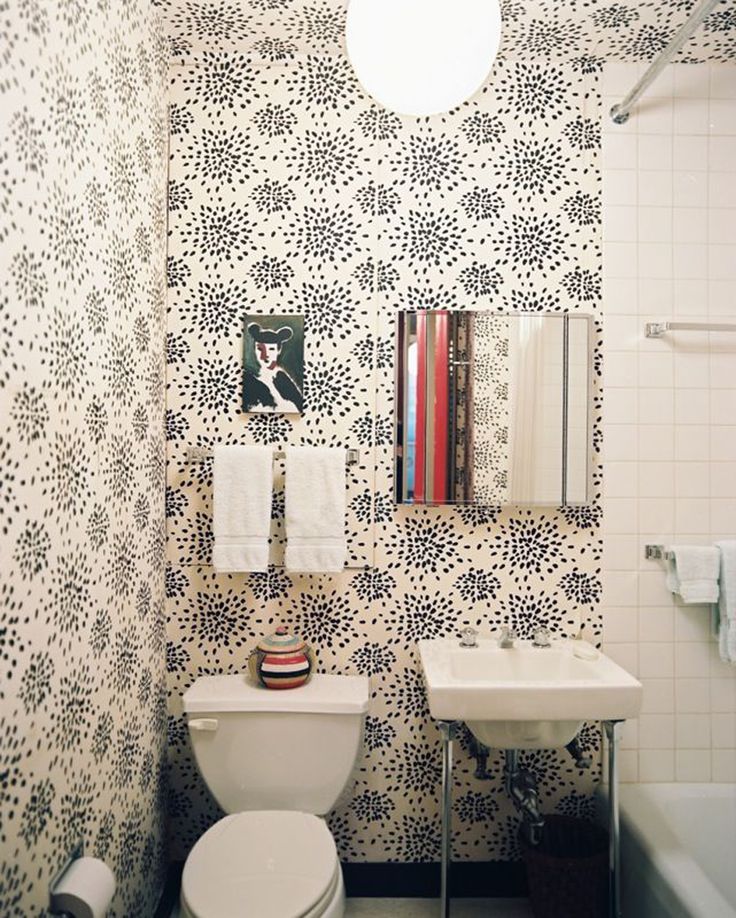 Room Pattern Bathroom Black And White Wallpaper Towels