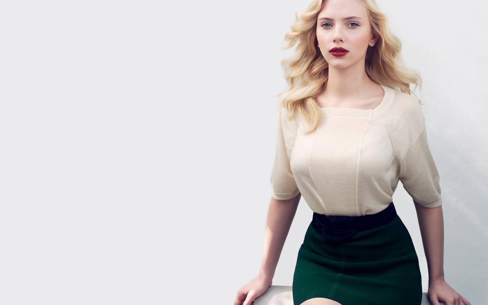 Scarlett Johansson HD Wallpaper