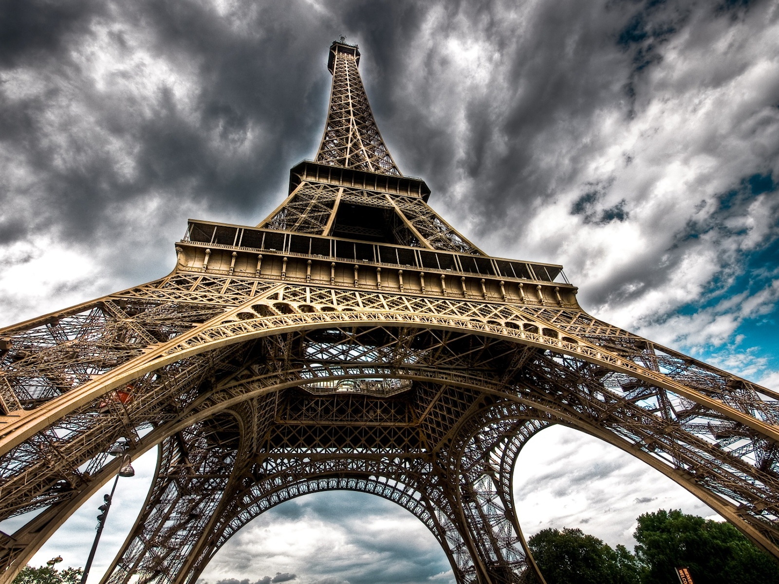 Fond D Ecran Tour Eiffel Dans Grisaille Wallpaper