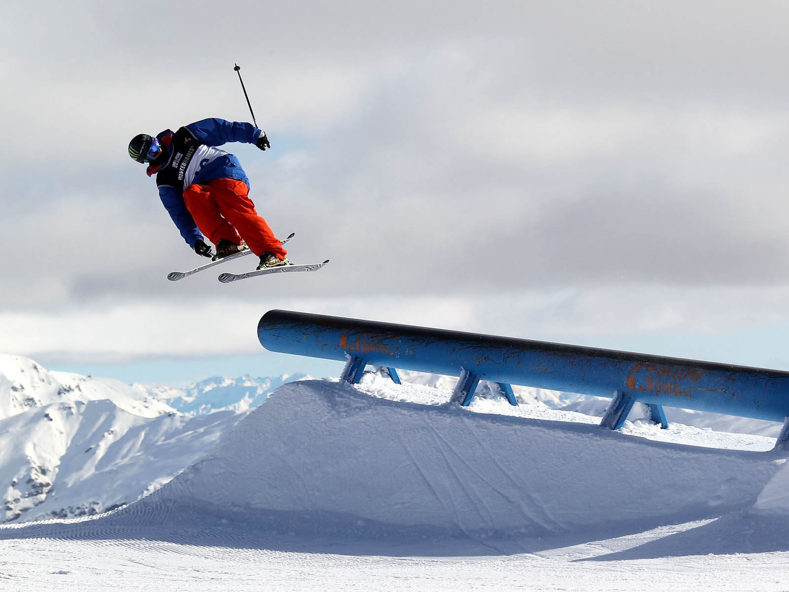 Skiing Wallpaper