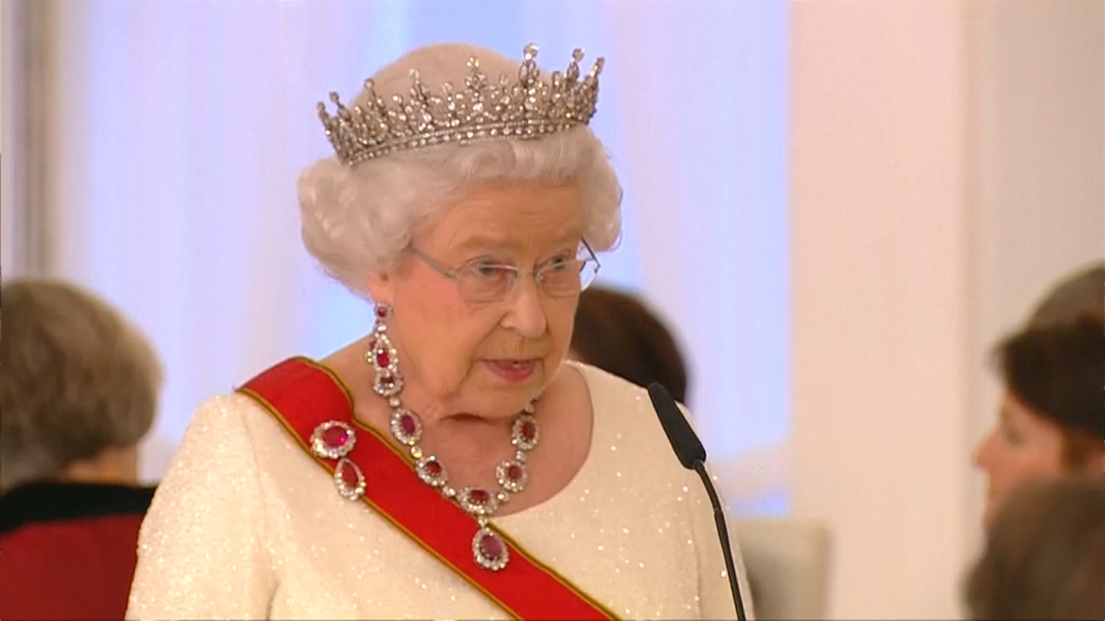 Germany Queen Elizabeth Ii Warns Division In Europe Is