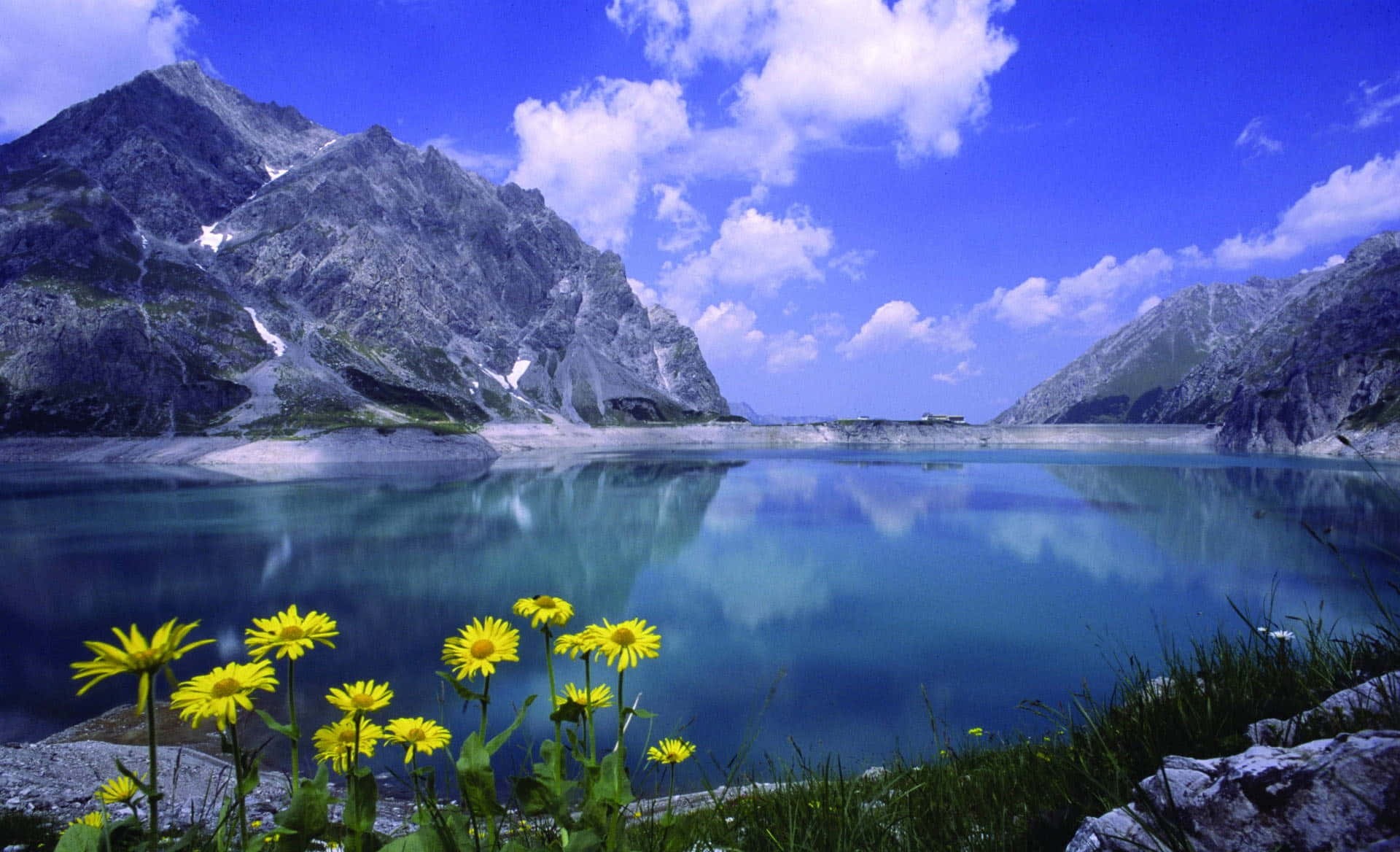 Beautiful Lake Wallpaper