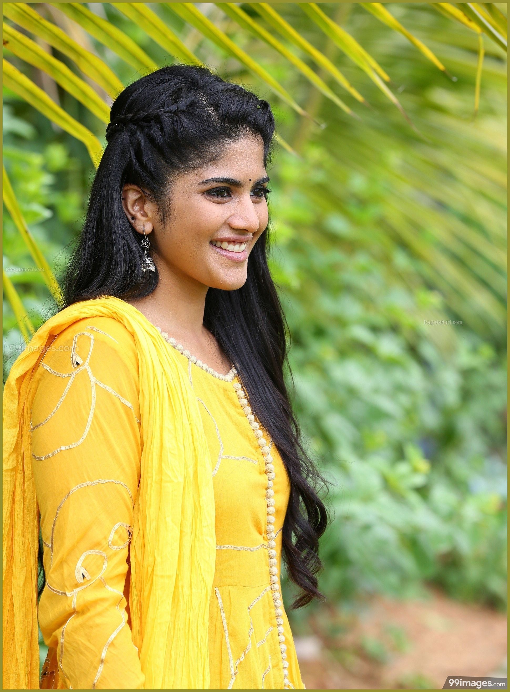 South Heroine Photo Wallpaper