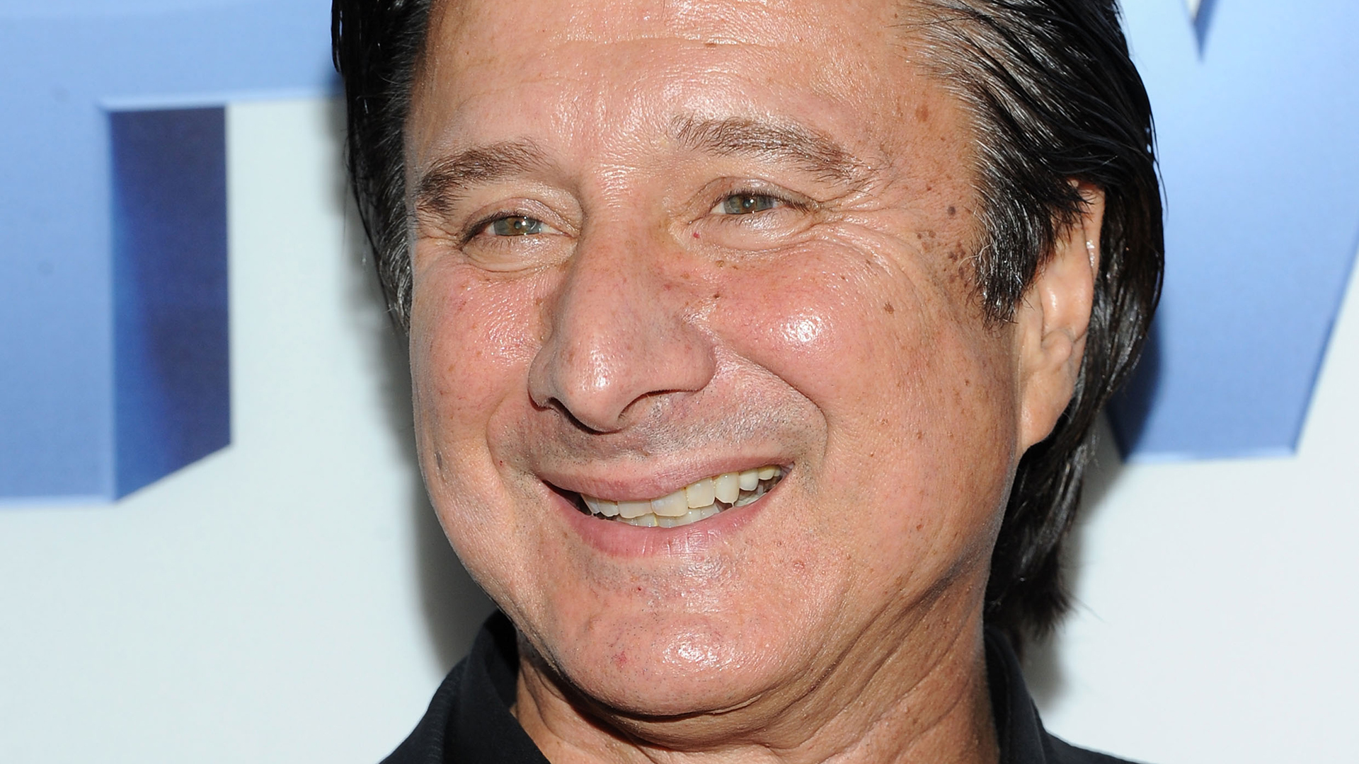 Ex Journey Man Steve Perry Sings Live For The First Time