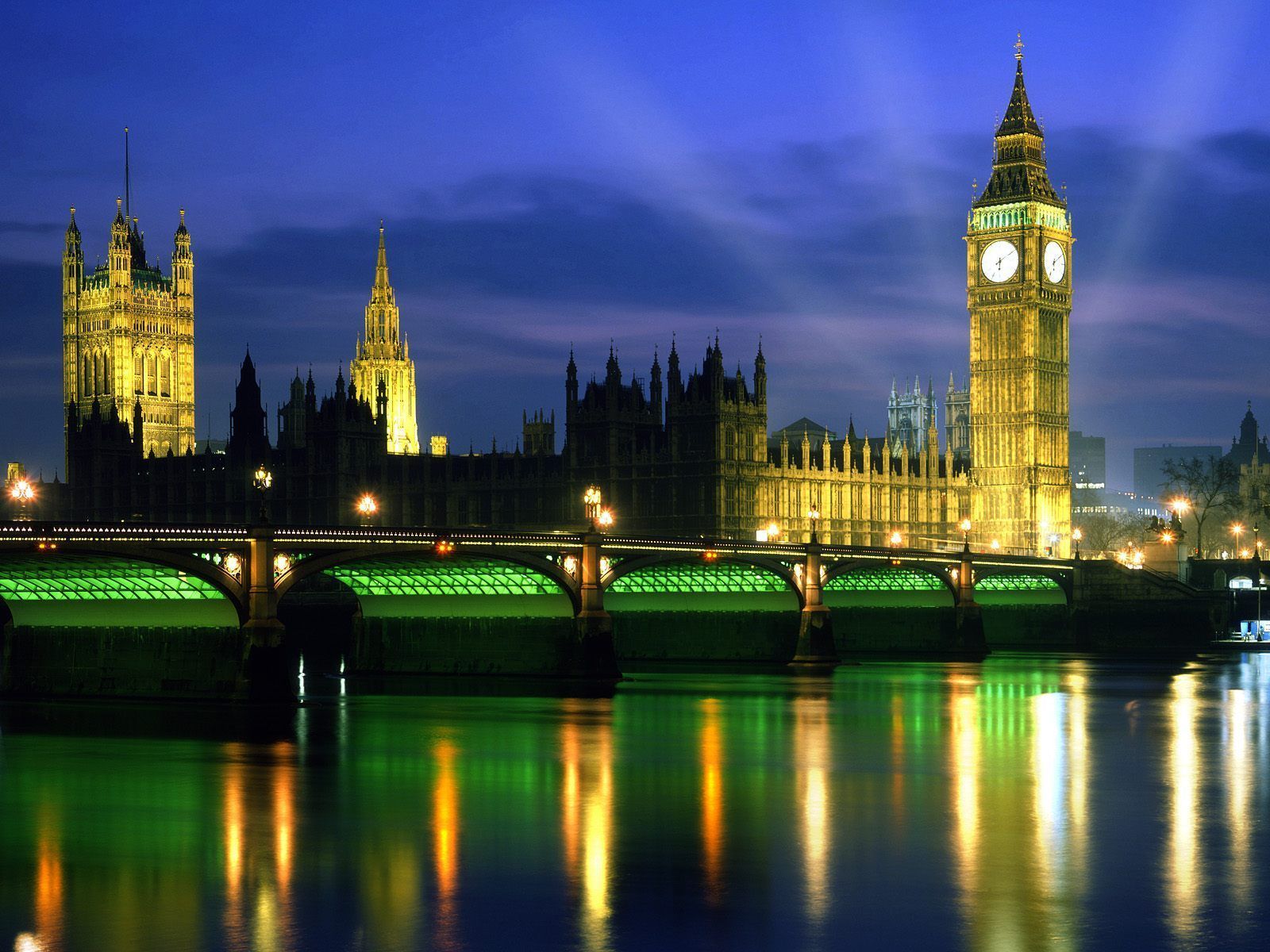 The lights of London History comes alive at night thetravelcrew
