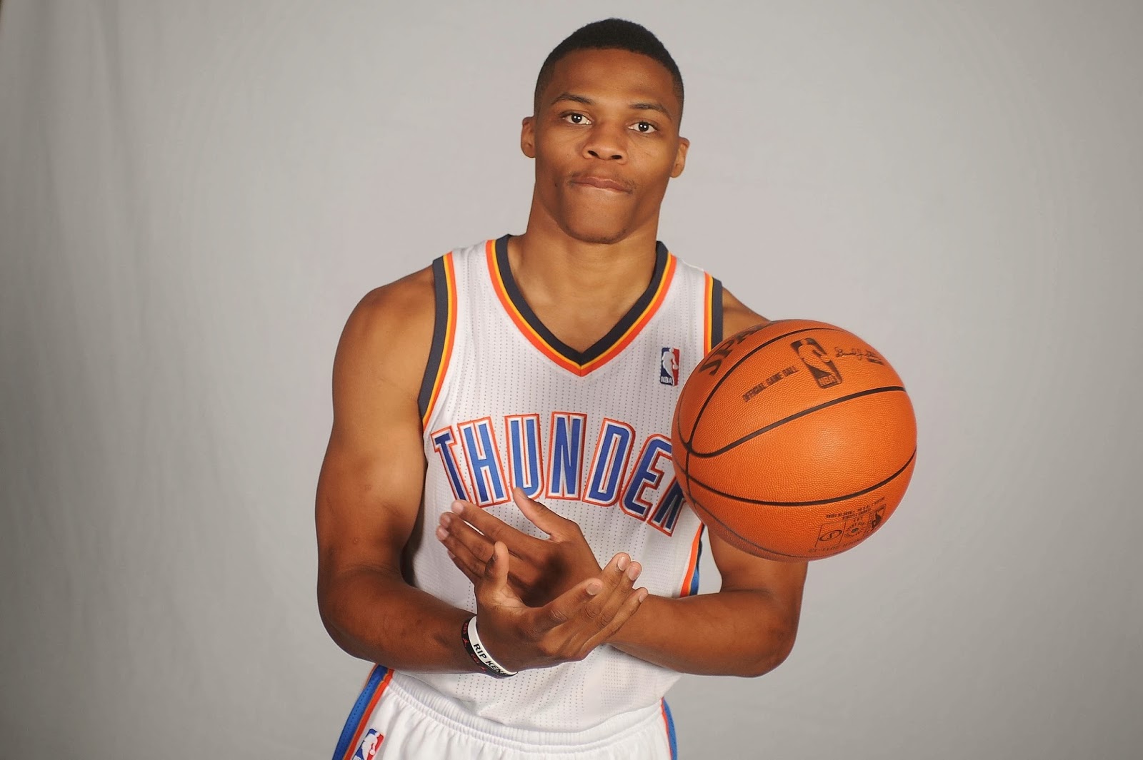 Russell Westbrook With Hot Girlfriend New Pictures