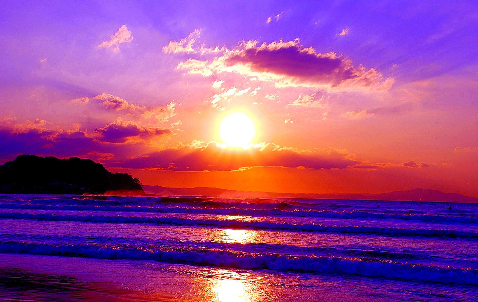 Vivid Sunset over Ocean with Purple Sky