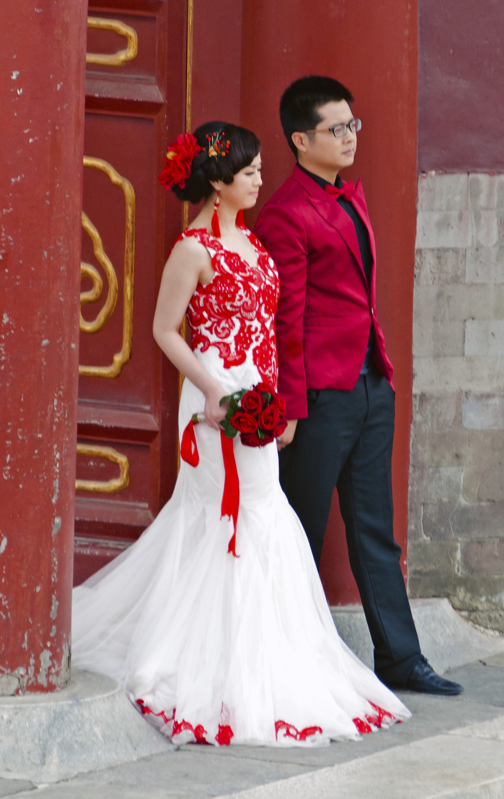FileChinese couple in wedding attire at Temple of Heavenjpg