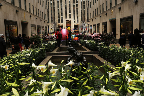 New York S Rockefeller Center Prepares For Easter Holiday Pictures