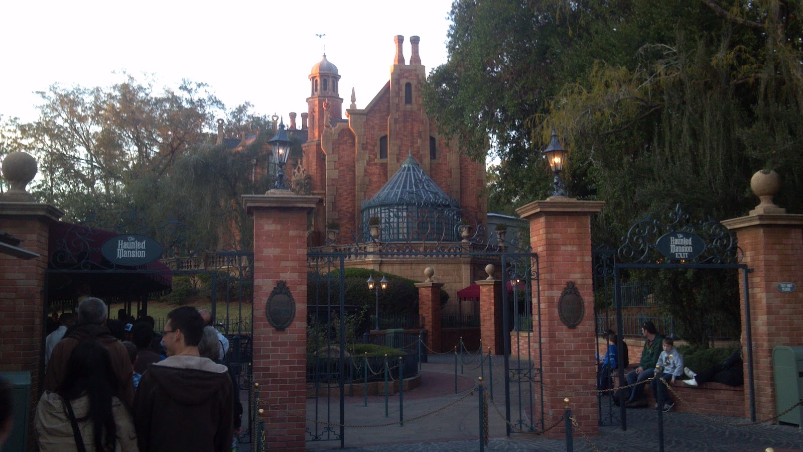 Haunted Mansion Disney World The House Itself Is An Actual