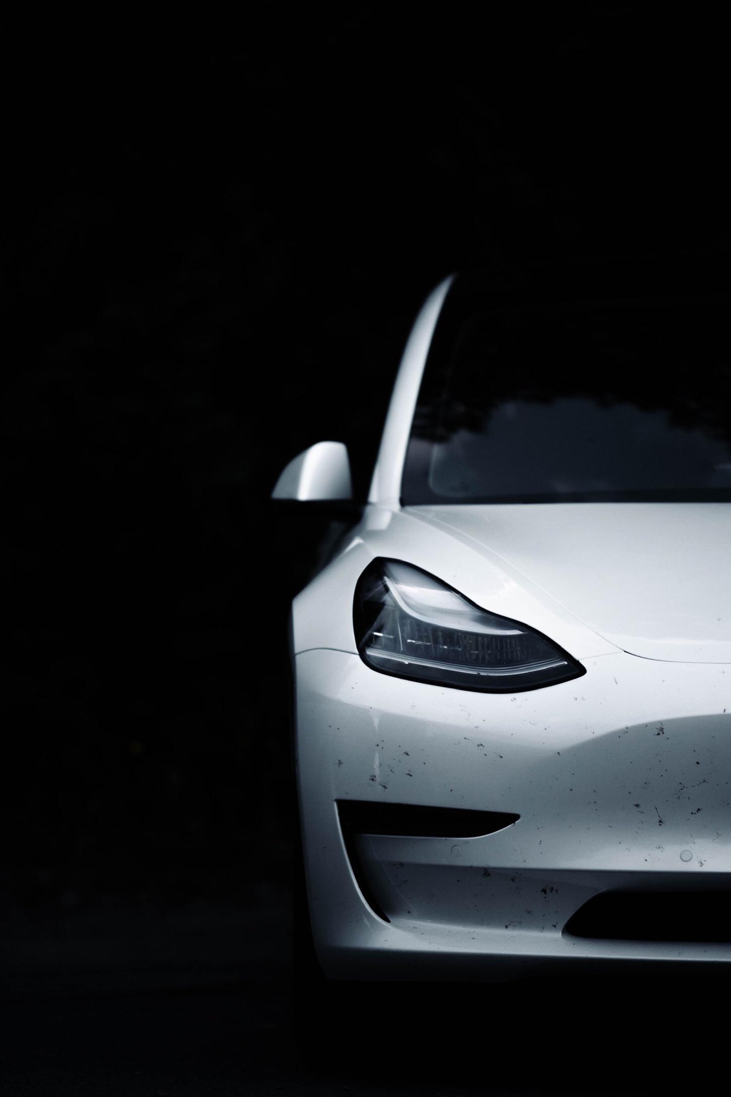 White Model Really Shines In The Dark R Teslaporn