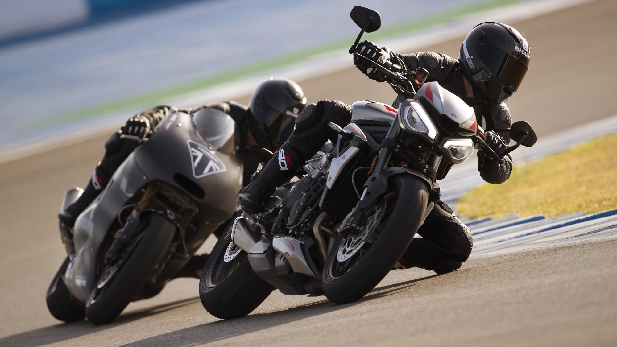 The New Triumph Street Triple Rs Is Ps And Kg Of