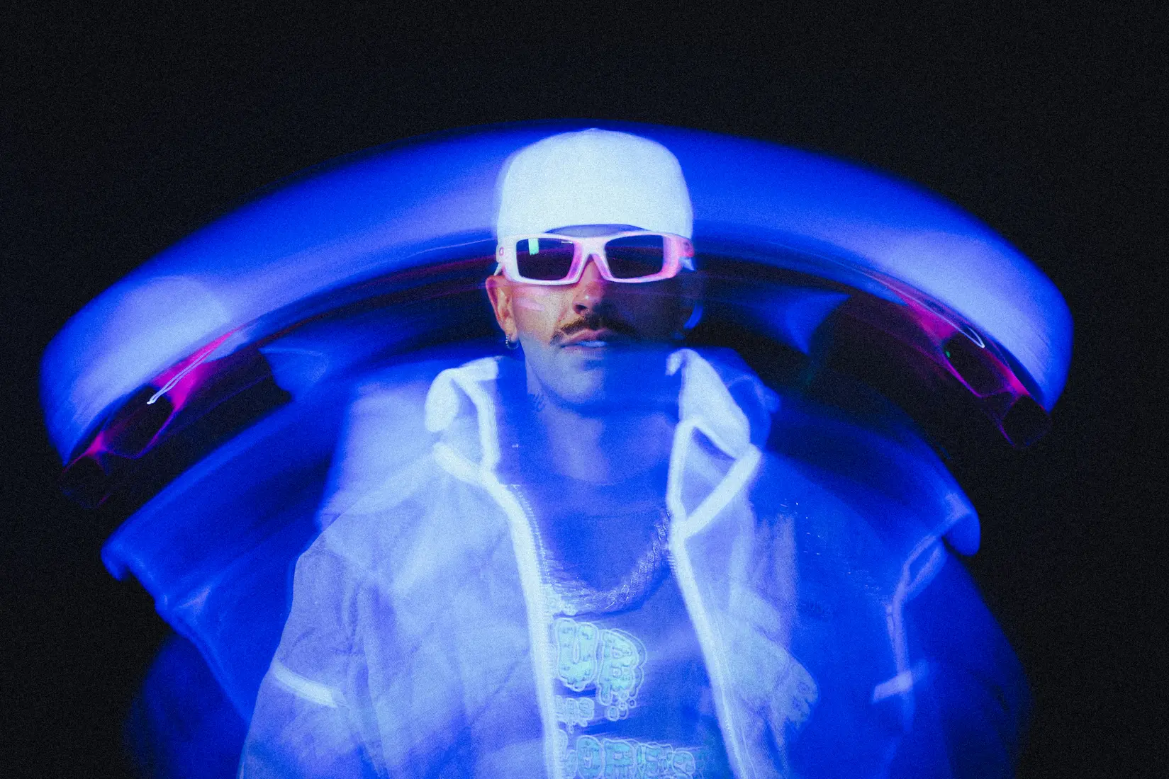 Feid Lanza Su Lbum M S Global Mor No Le Temas A La Oscuridad Wallpaper