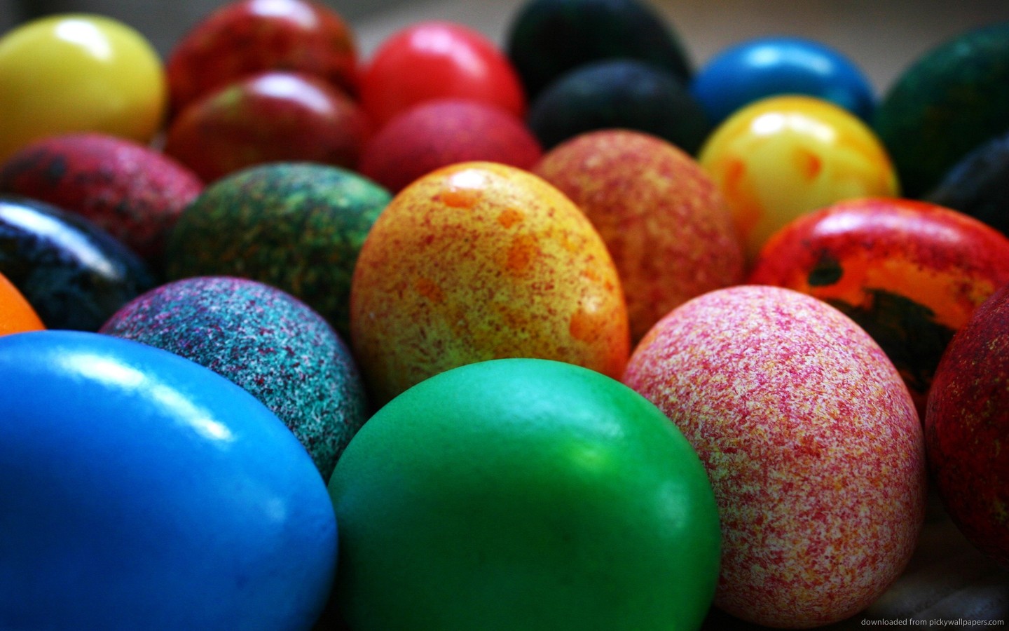 Colored Easter Eggs With Dots Wallpaper