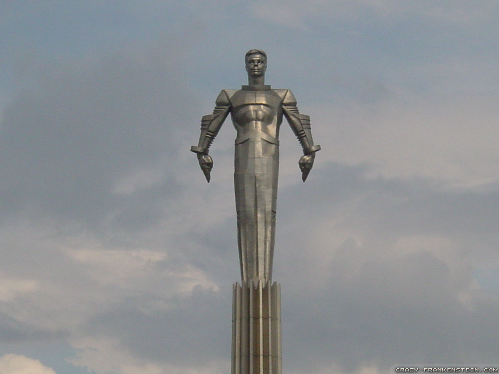 Yuri Gagarin Statue Wallpaper Crazy Frankenstein