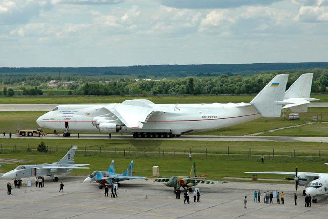 The World S Largest Plane At Niagara Falls Airport This Airplane Was