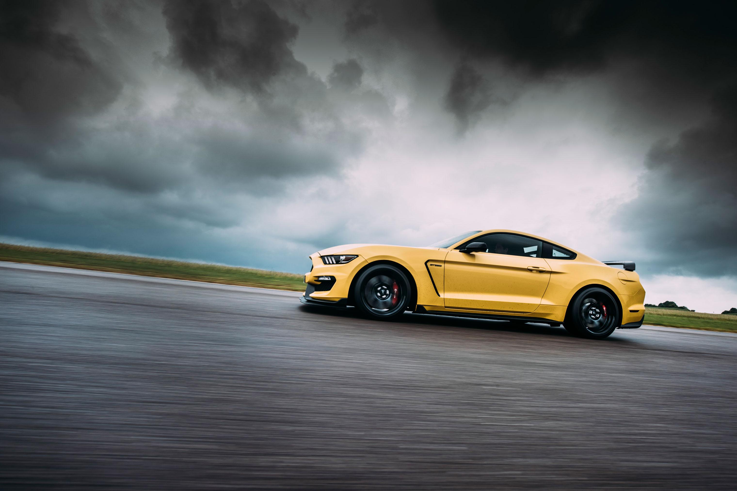 Ford Mustang Shelby Gt350r Re A Muscle Car For The Track Evo