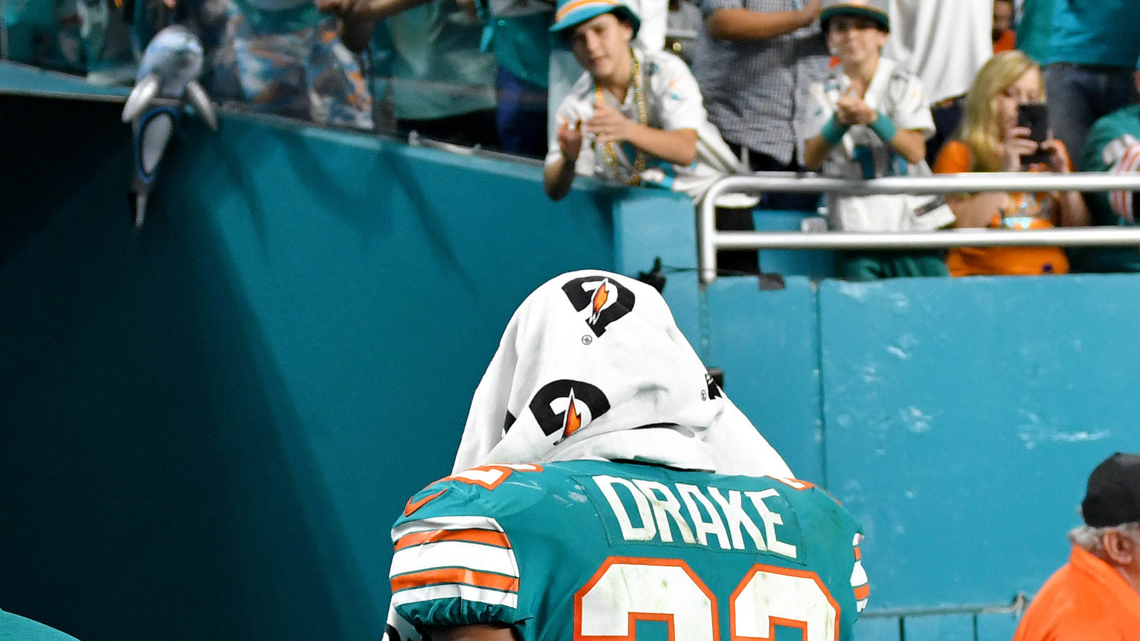 Watch Bills Dolphins Fight Results In Ejections For Kenyan Drake