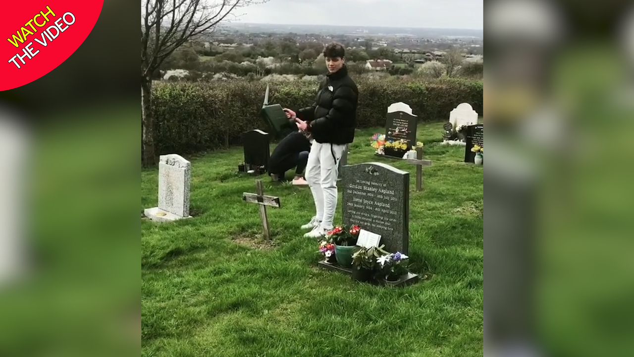 Jeff Brazier Proud As Sons Clean Jade Goody S Grave On Mother