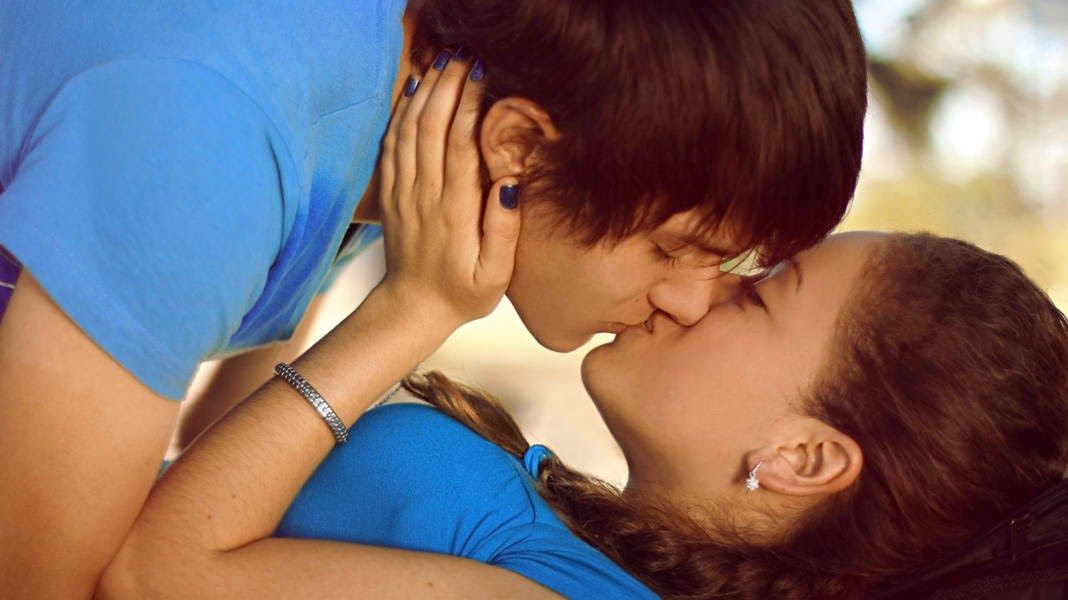 boyfriend and girlfriend love kiss
