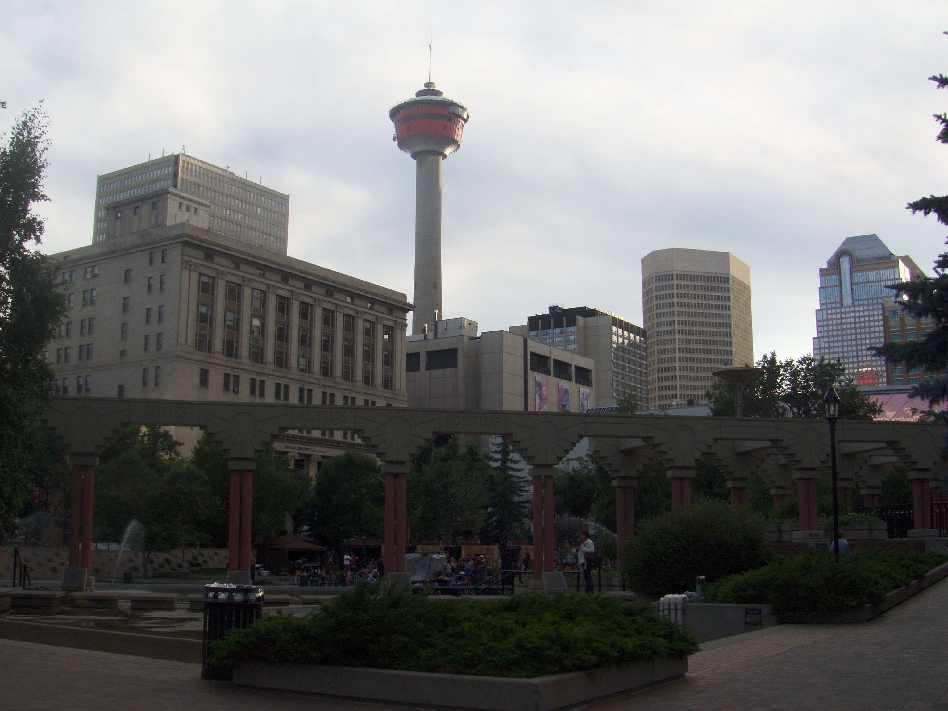 FilePark With Calgary Tower in Backgroundjpg   Wikimedia Commons