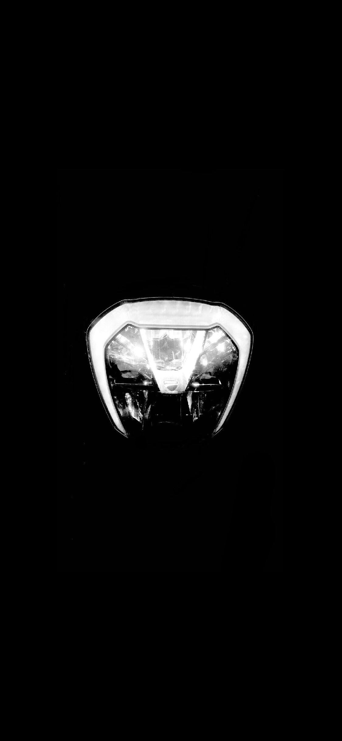 Made an iPhone X wallpaper with the headlight of my Xdiavel