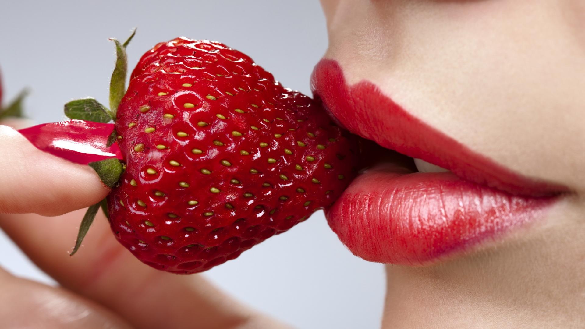 Lips Strawberries Wallpaper HD