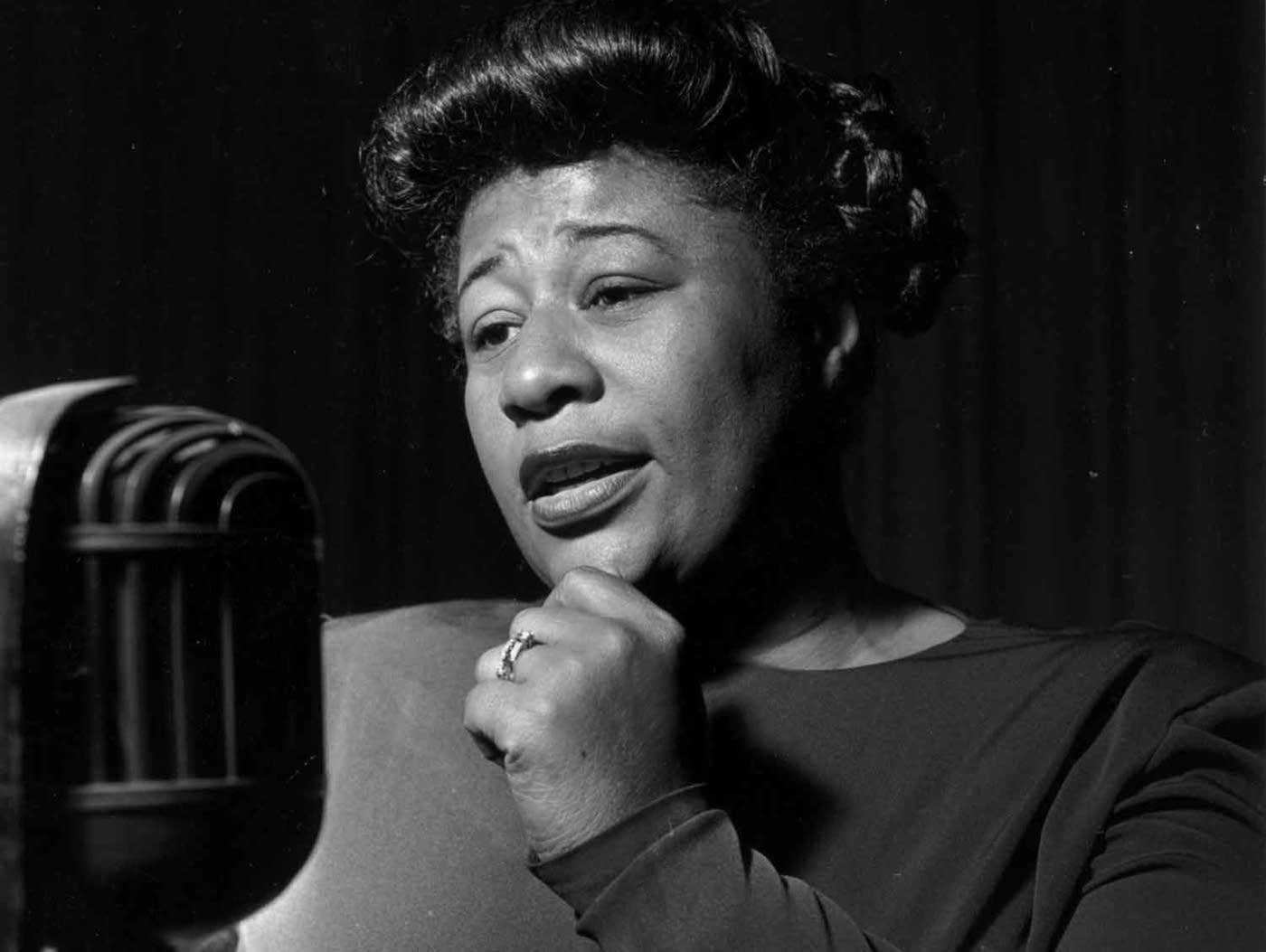 Ella Fitzgerald Long Sleeves Wallpaper