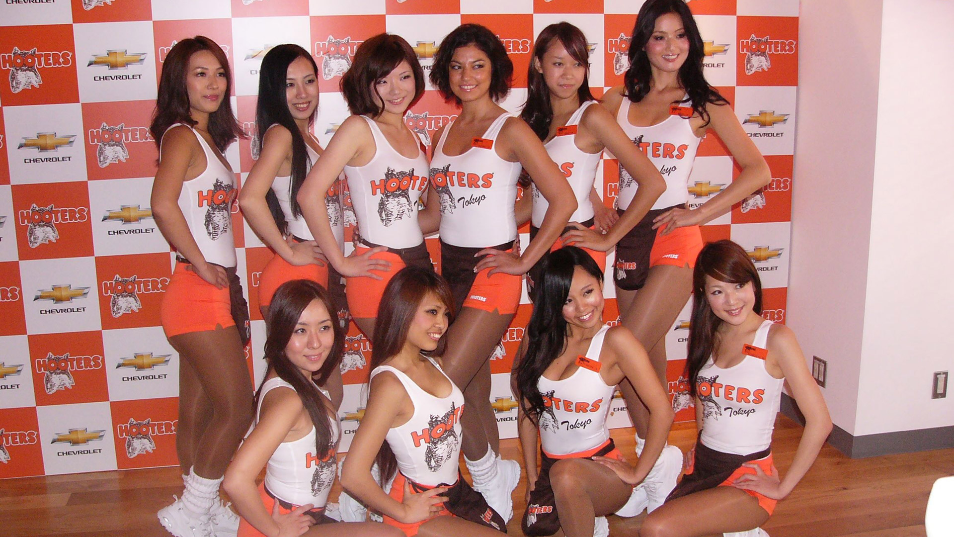 Hooters Wallpaper Car Pictures