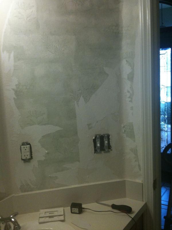 Vinegar and Water Wallpaper Removal on